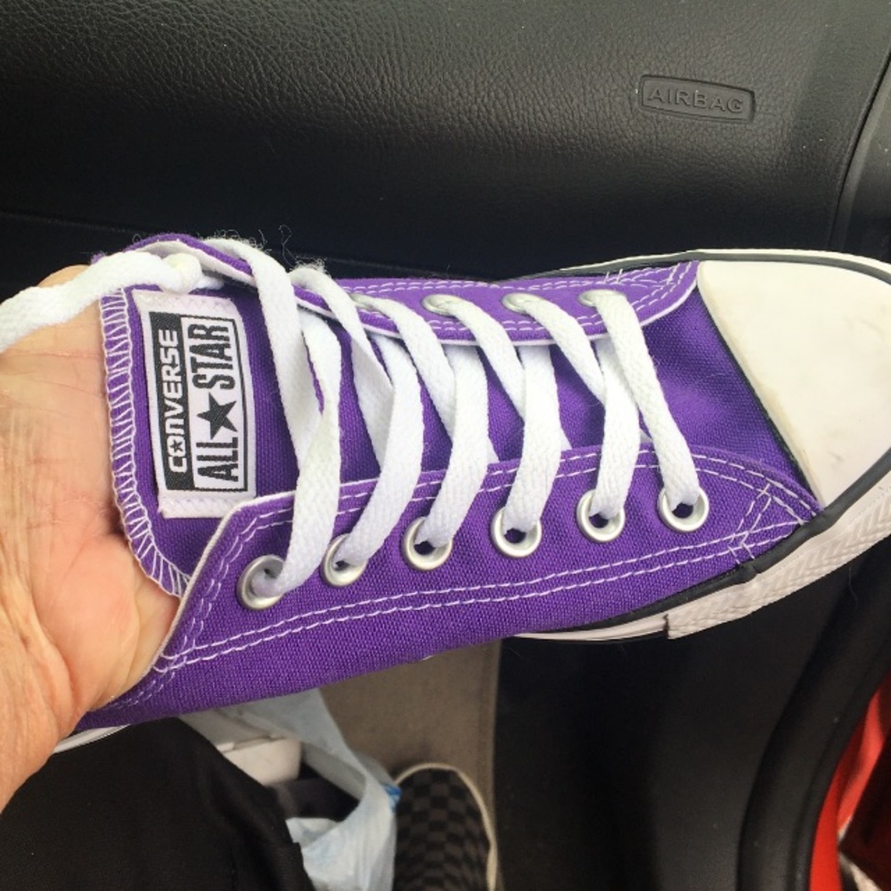 NEW CONVERSE LOWTOP tennis shoes SIZE 8. Color is beautiful vibrant PURPLE